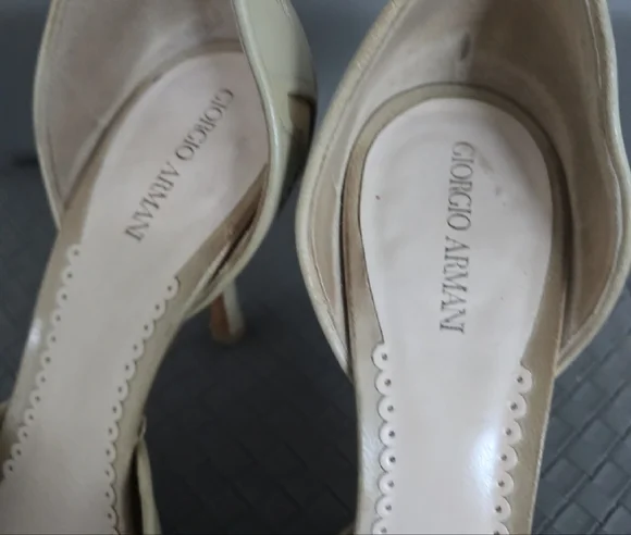 Giorgio Armani Cream Heels with Perforated Design - Picture 3 of 8